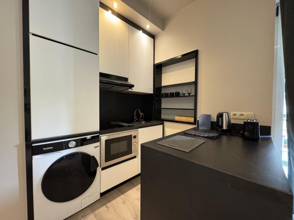 Qira, Apartament 1+1 Liqeni i Thatë, Tiranë.