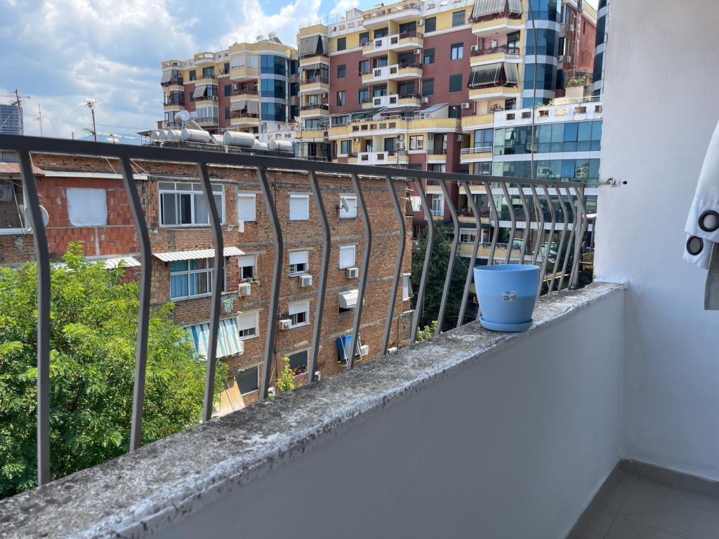 Një apartament 2+1 jepet me qera tek Joena, 21 dhjetori.