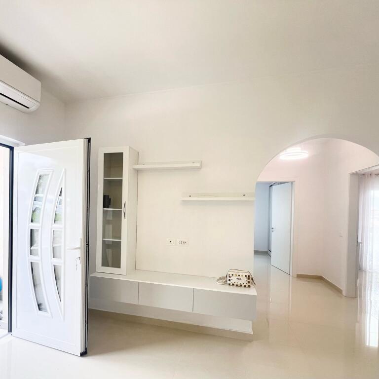 Apartament 2+1 për qira në Sauk