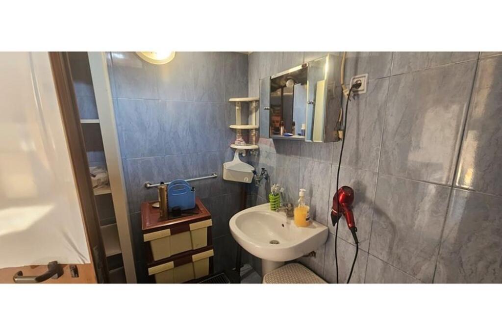 Jepet per Qira Apartament tek Tregu Cam