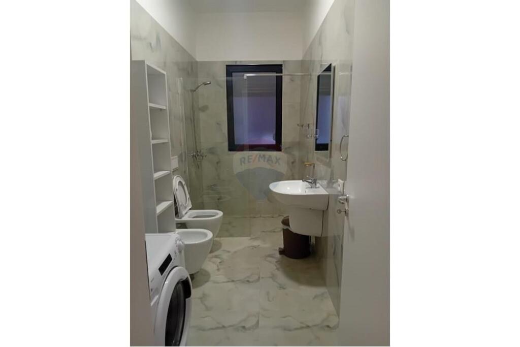 Apartament 1+1 me post parkimi me qira ne qender tek rruga Tefta Tashko.