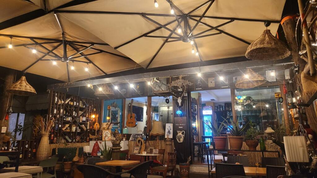 Bar-Kafe për qira te Ish-Ekspozita.