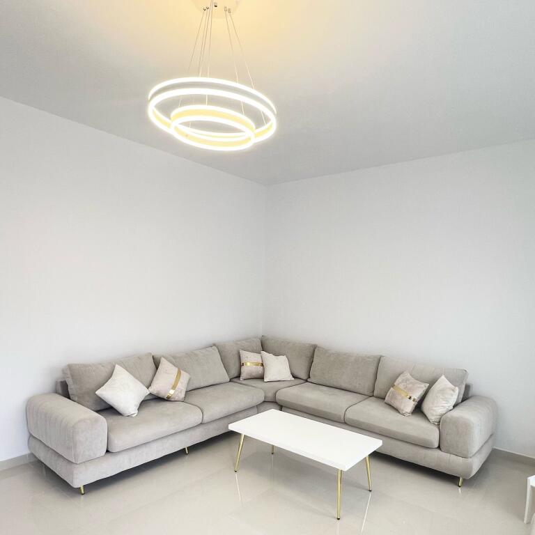 Apartament 2+1 për qira në Sauk