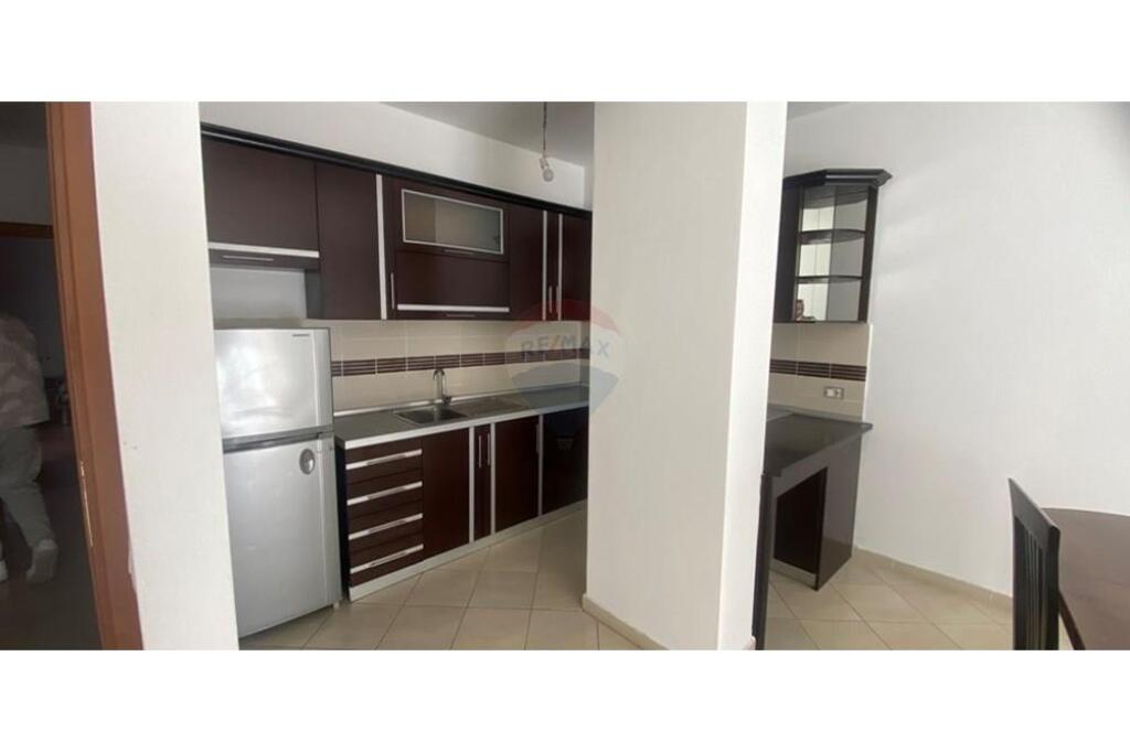 2+1+2 for rent, Kristal center