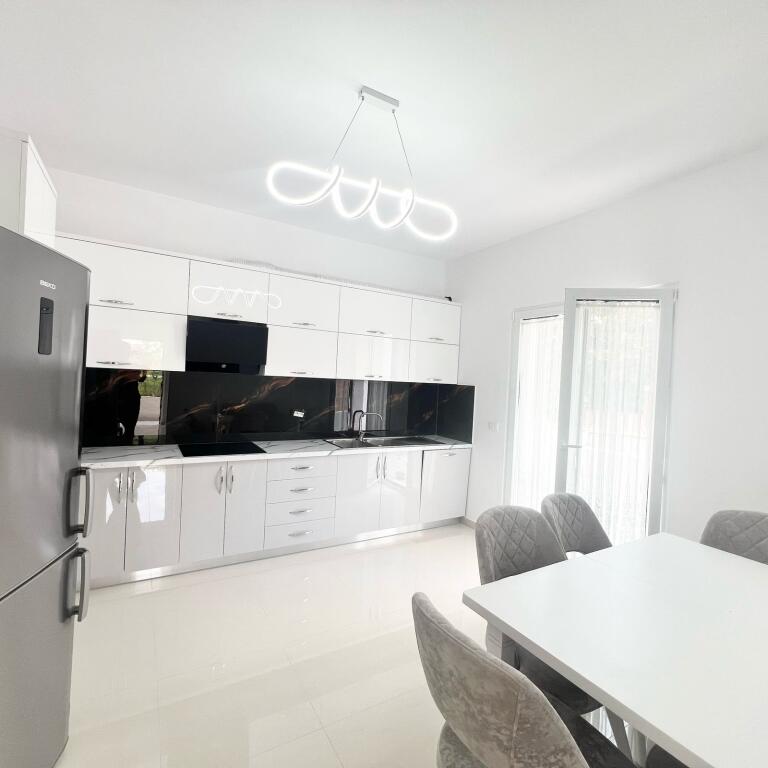 Apartament 2+1 për qira në Sauk
