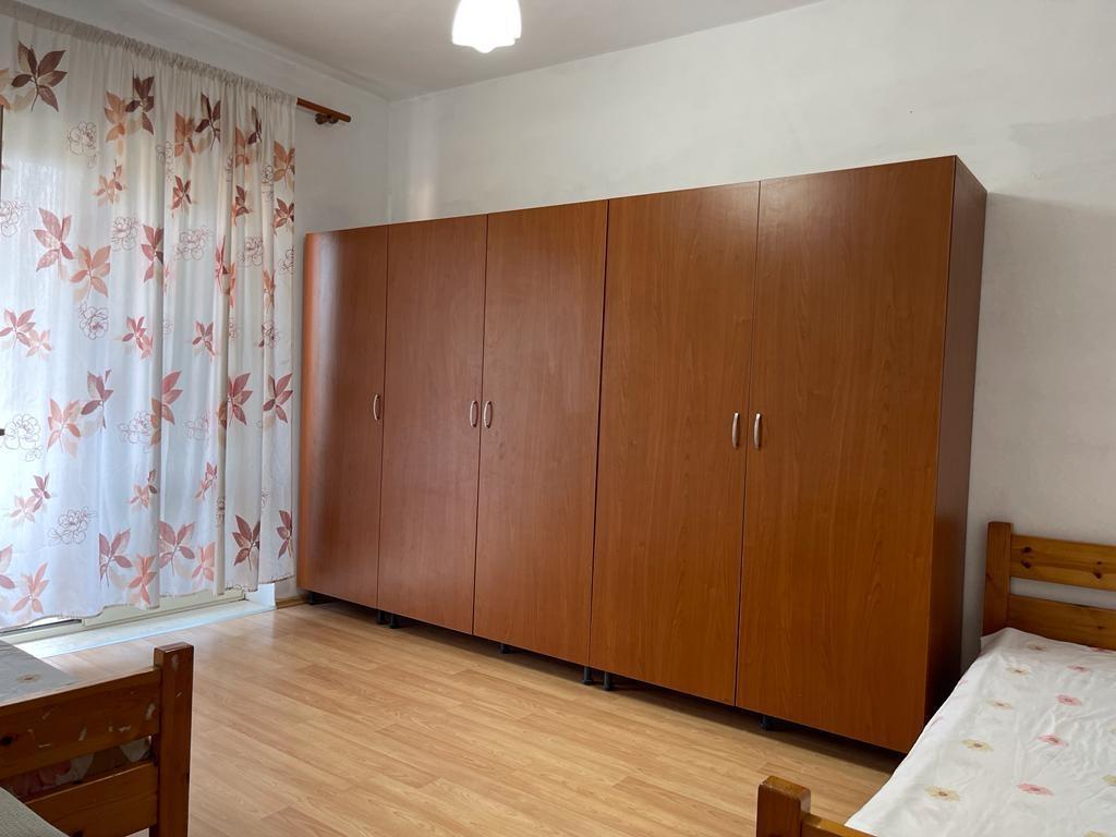 Një apartament 2+1 jepet me qera tek Joena, 21 dhjetori.