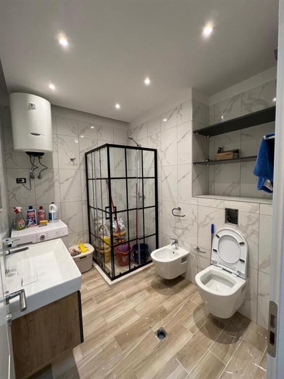 Shitet apartament 2+1+parkim tek Green City.