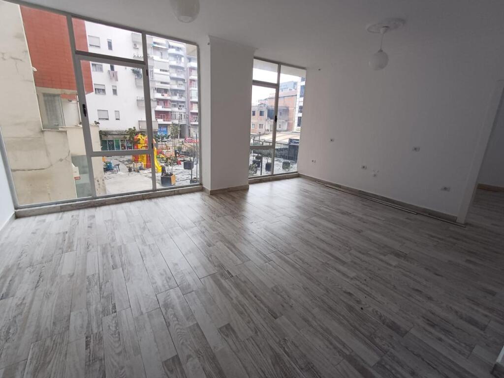 Okazion!!!! Shiten 3 apartamente ne Astir (2 apartamente 1+1 dhe nje apartament 2+1) + post parkimi 30 m2