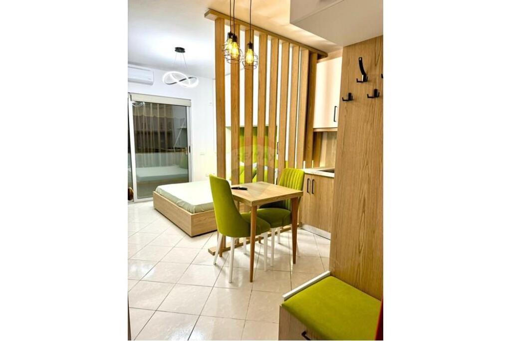 Studio apartment for rent at Kristal Center!