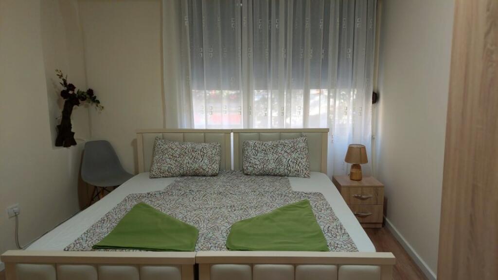 Jepet apartament 1+1 me qera ne Myslym Shyr, fondi Besa.