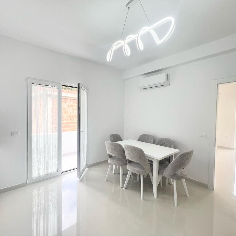 Apartament 2+1 për qira në Sauk