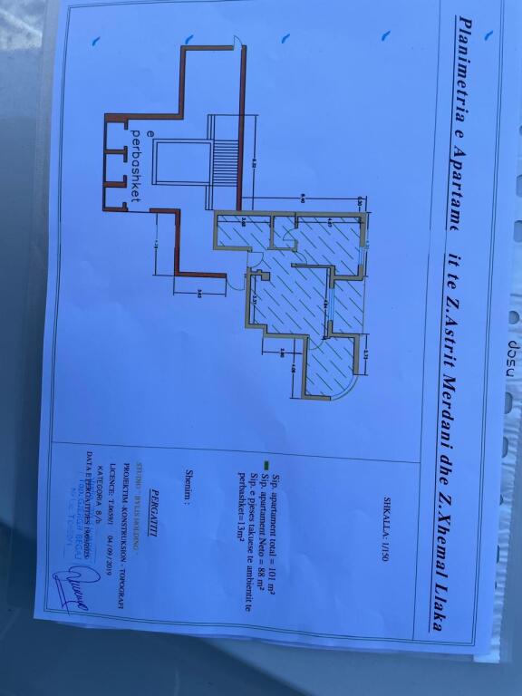 Shitet apartament 2+1 tek qendra globe, rruga Kavajës