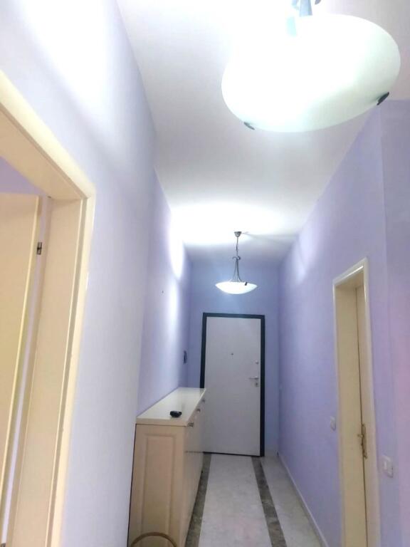 Një apartament 3+1 jepet me qera tek Pazari Ri