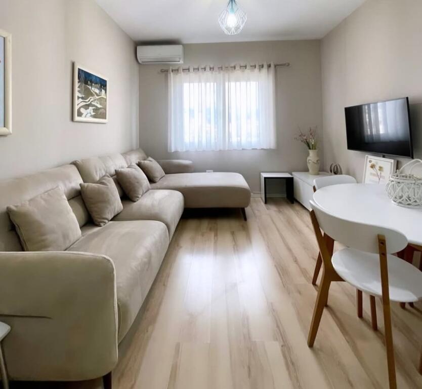 Paris Commune, at the beginning of the Delegations Park we sell: Super apartment 1+1