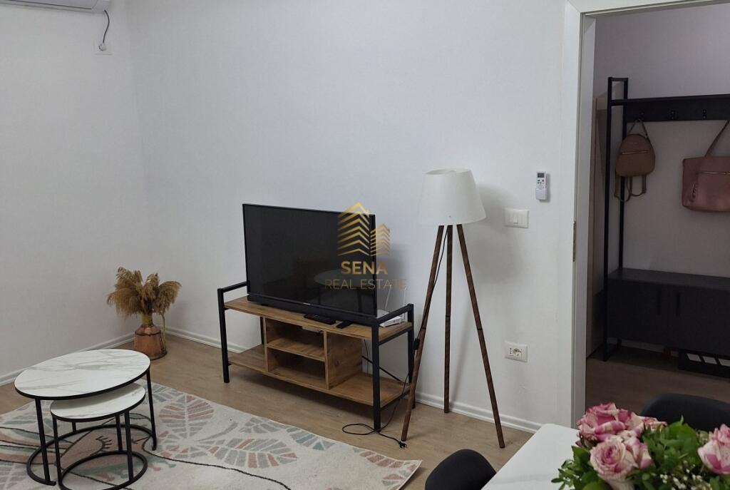 Qira, Apartament 1+1+blk+kuzhine e vecuar, Rr e Barrikadave