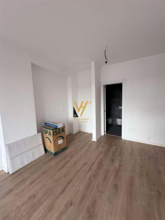 OFFICE 70M2 FOR RENT ON BULEVARDI I RI