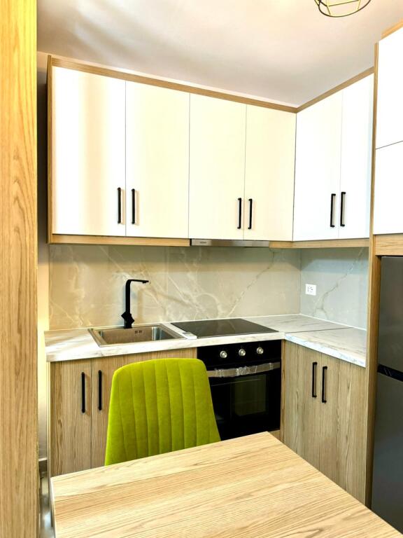 Rent, Apartment with Balcony in the Paris Commune