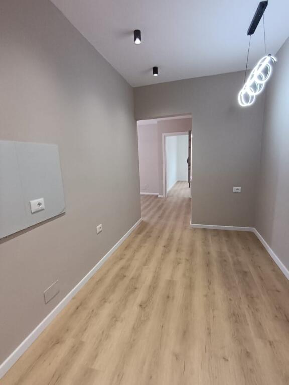 2+1 Apartment for Sale - Pazari i Ri, near Optika Roma