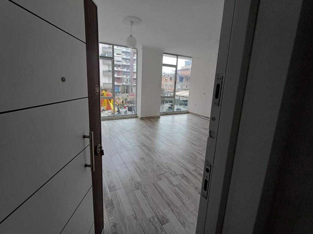 Okazion!!!! Shiten 3 apartamente ne Astir (2 apartamente 1+1 dhe nje apartament 2+1) + post parkimi 30 m2