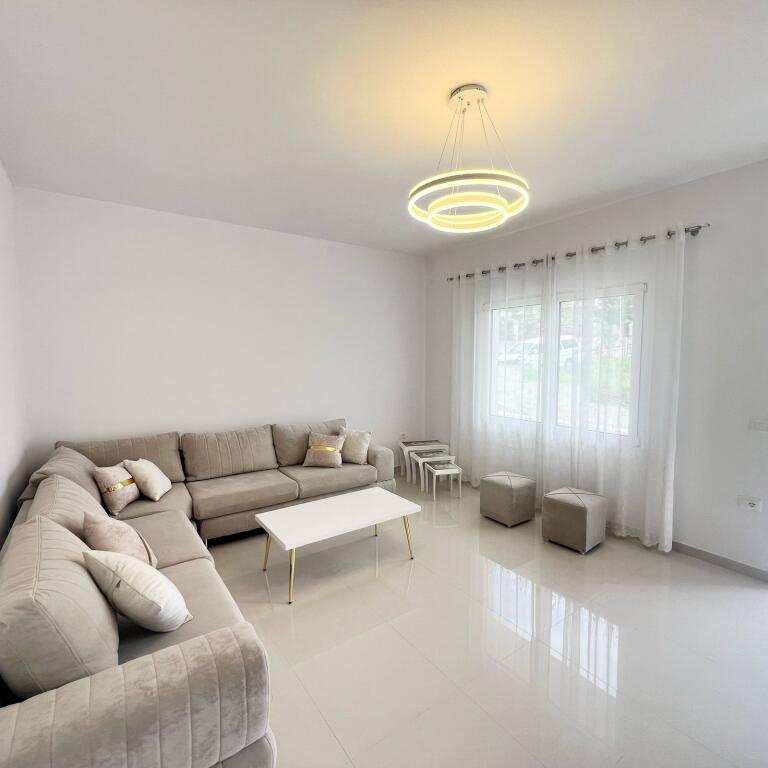 Apartament 2+1 për qira në Sauk