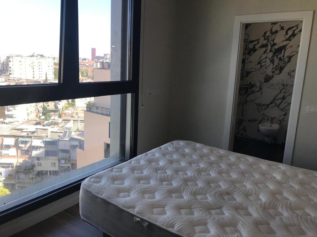 Modern 2+1+2 apartment for rent on Rruga e Kosovarëve!