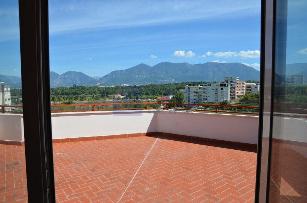 Apartment 4+1 for rent at Liqeni i Thate