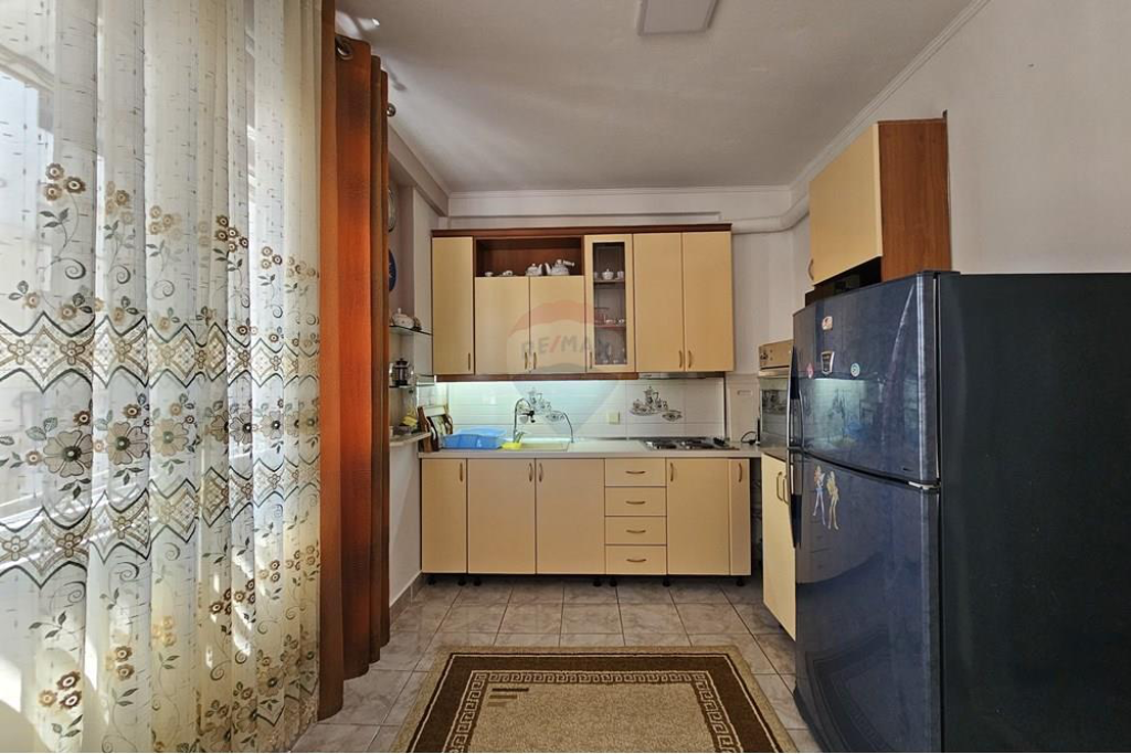 2+1 apartment for rent on Elbasan Street!