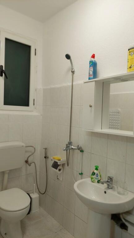 Jepet apartament 1+1 me qera ne Myslym Shyr, fondi Besa.