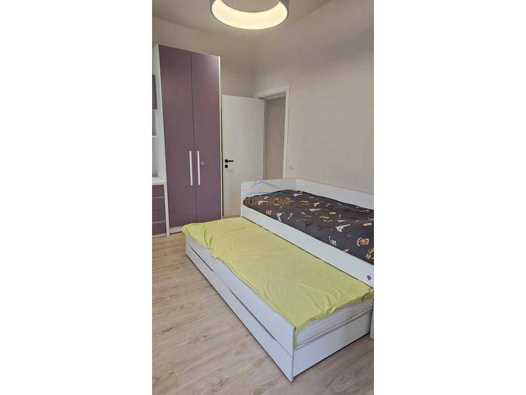 Shitet, Apartament 3+1+2, Liqeni i Thate, Tirane
