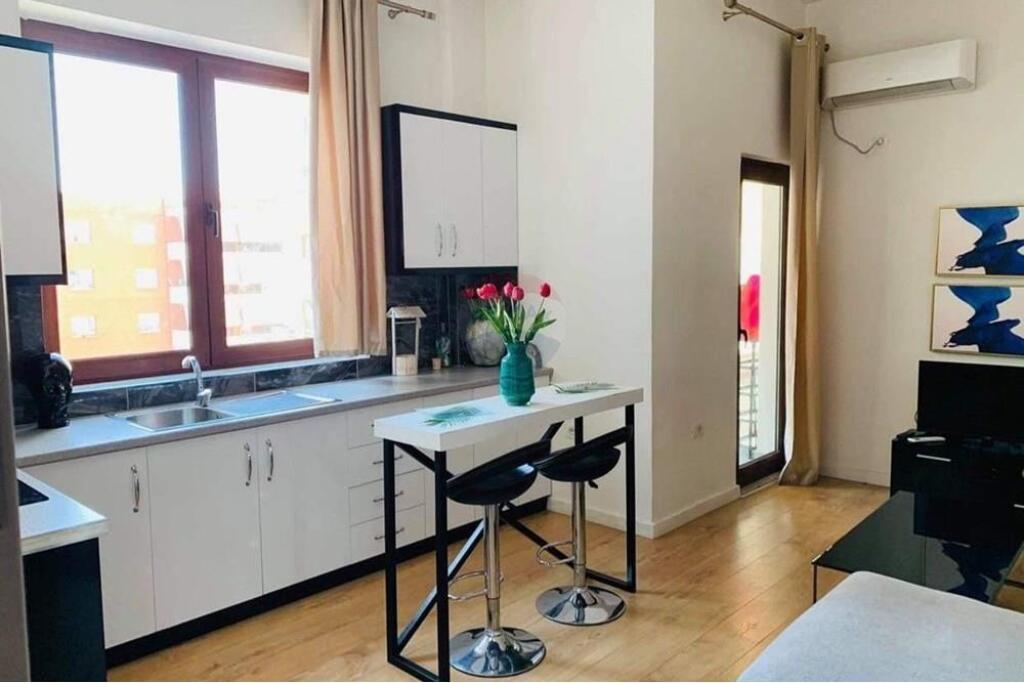 1+1 FOR RENT AT DELIJORGJI COMPLEX Tirana