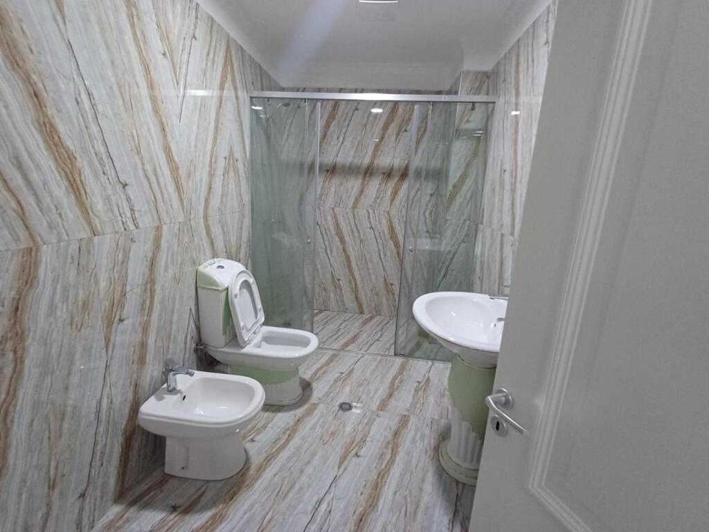 Okazion!!!! Shiten 3 apartamente ne Astir (2 apartamente 1+1 dhe nje apartament 2+1) + post parkimi 30 m2