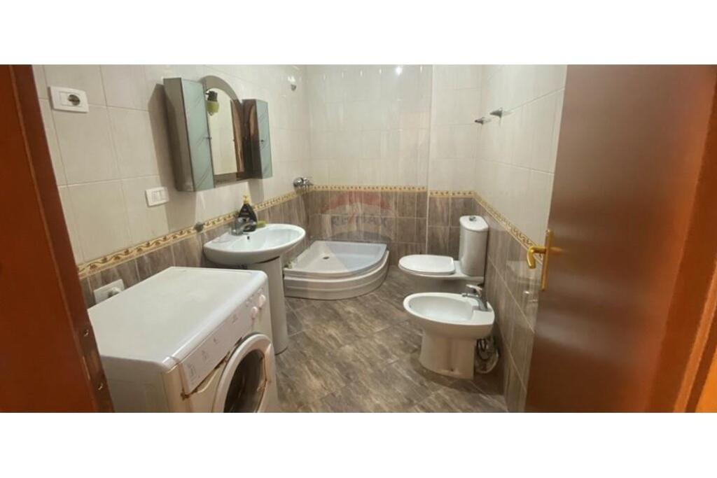 2+1+2 for rent, Kristal center
