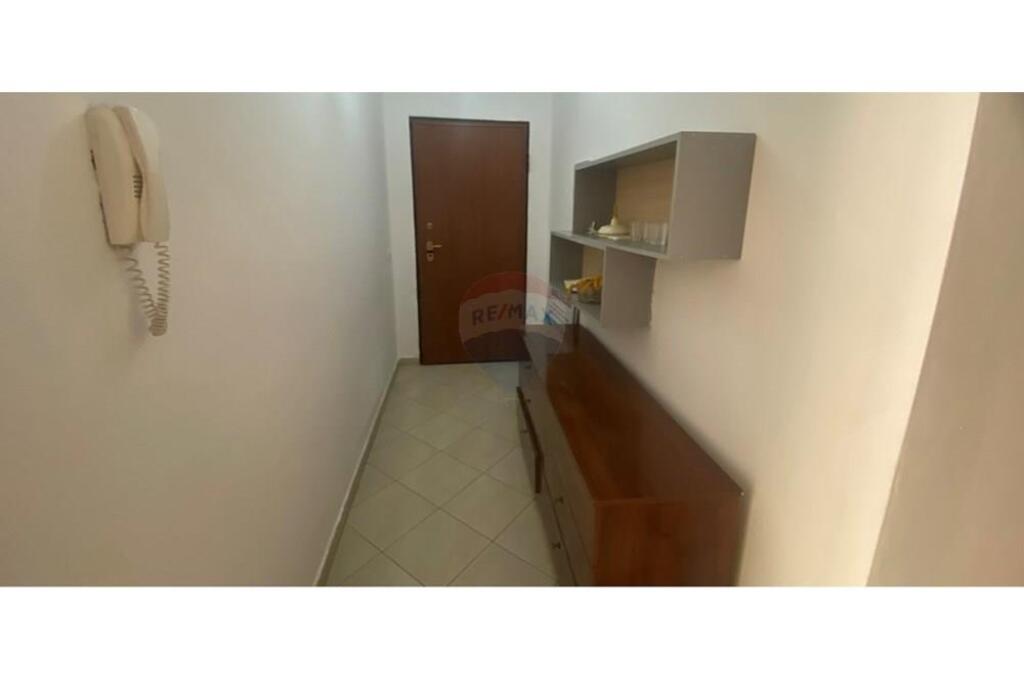 2+1+2 for rent, Kristal center