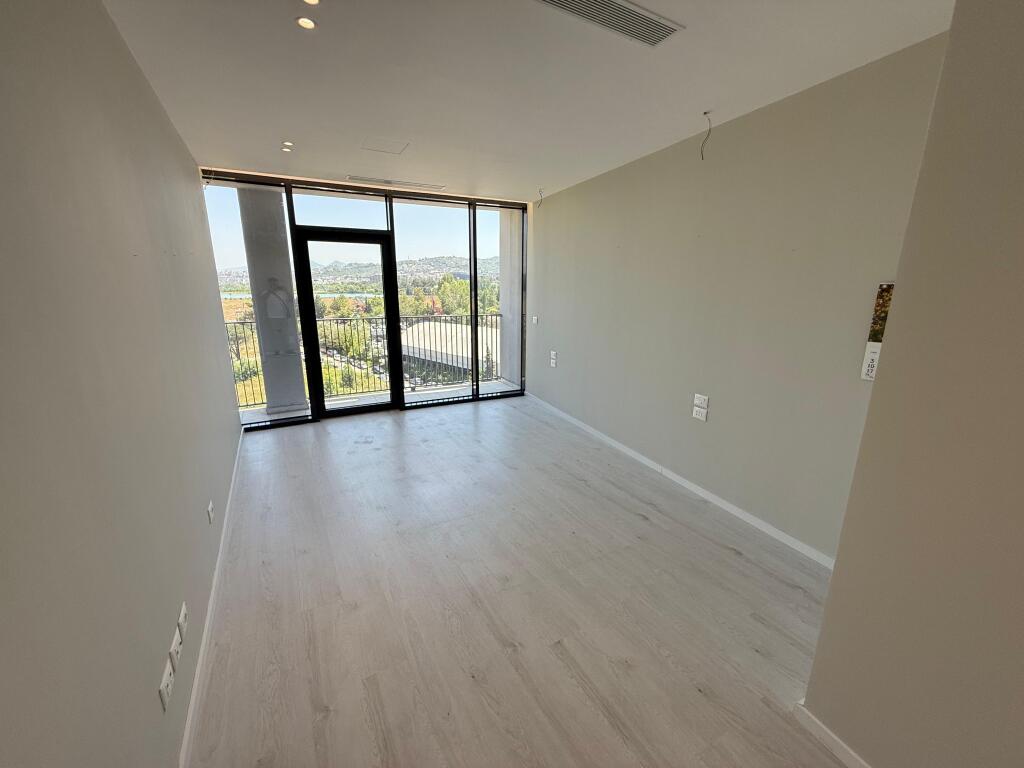 QIRA, AMBIENT PER ZYRA TEK LAKE VIEW RESIDENCE, Rr. e Kosovareve‼️