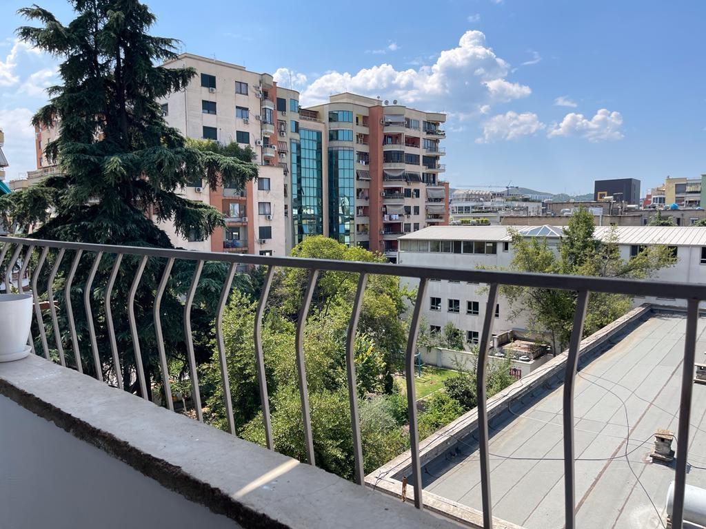 Një apartament 2+1 jepet me qera tek Joena, 21 dhjetori.
