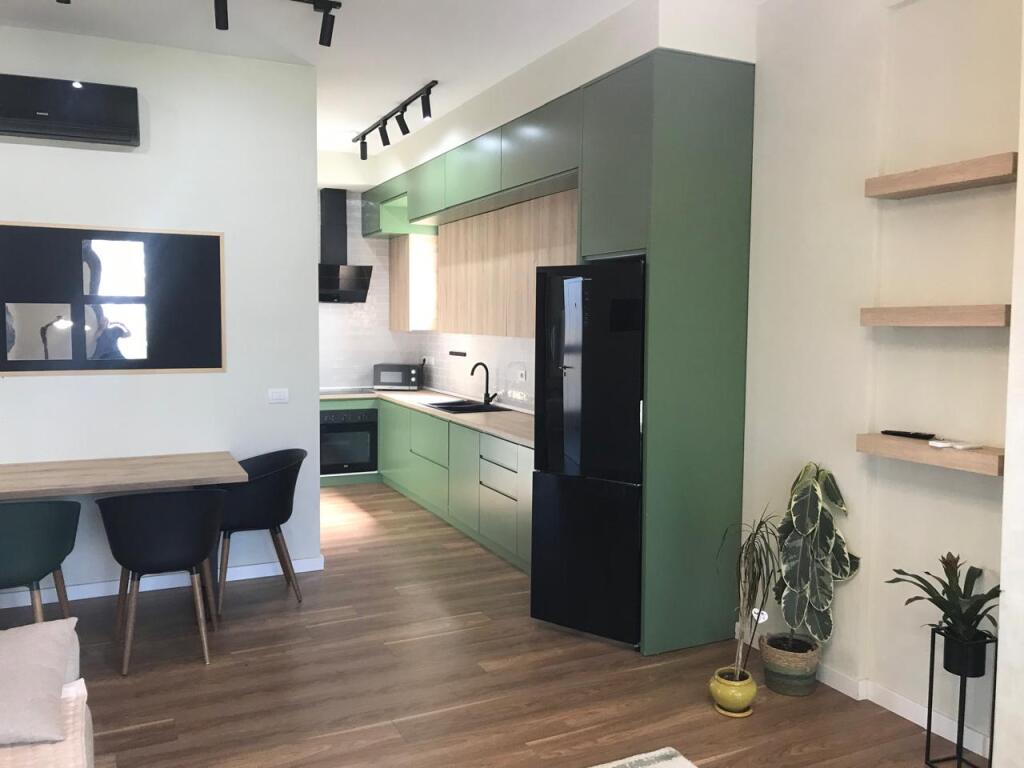Modern 2+1+2 apartment for rent on Rruga e Kosovarëve!