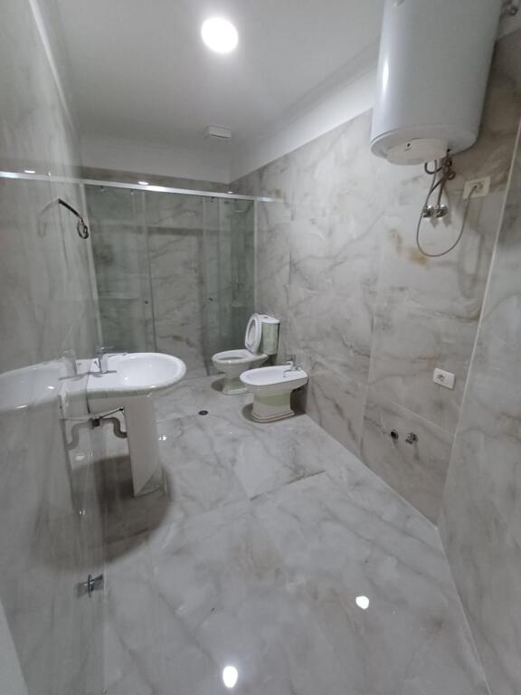Okazion!!!! Shiten 3 apartamente ne Astir (2 apartamente 1+1 dhe nje apartament 2+1) + post parkimi 30 m2
