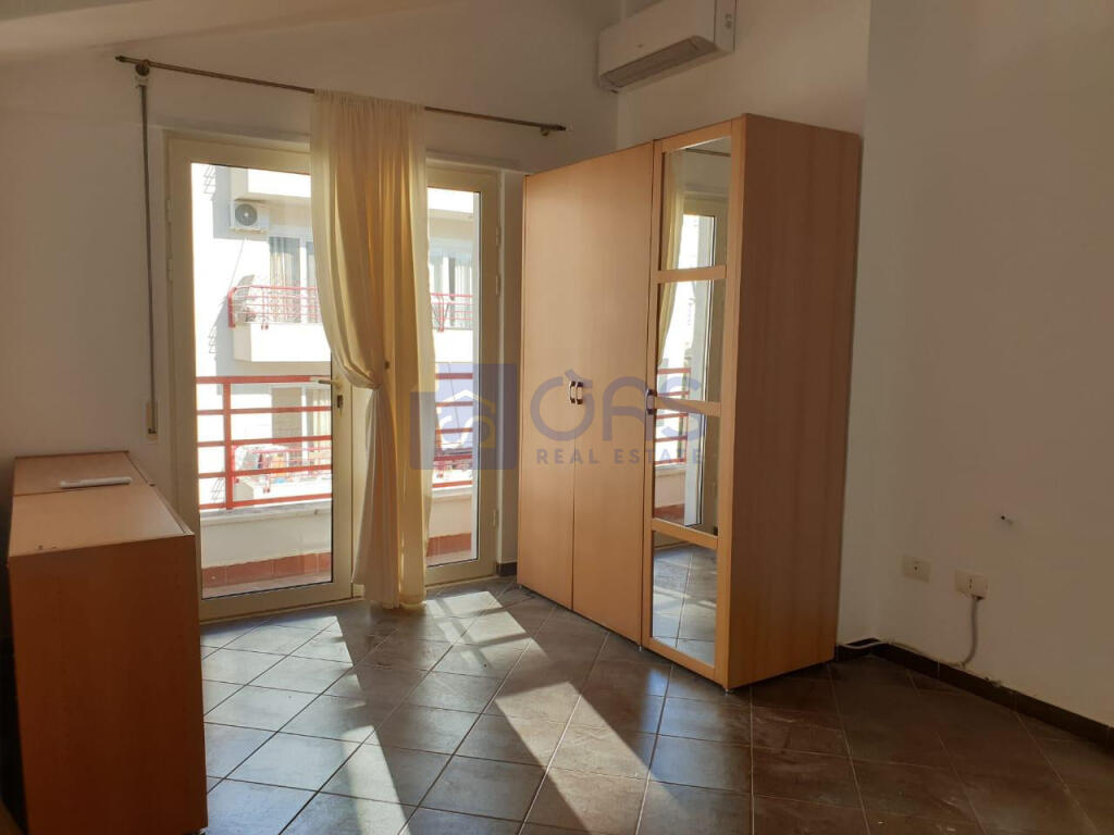 Apartment 4+1 for rent at Liqeni i Thate