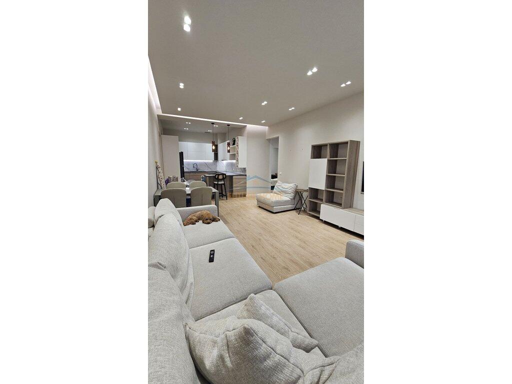 Shitet, Apartament 3+1+2, Liqeni i Thate, Tirane