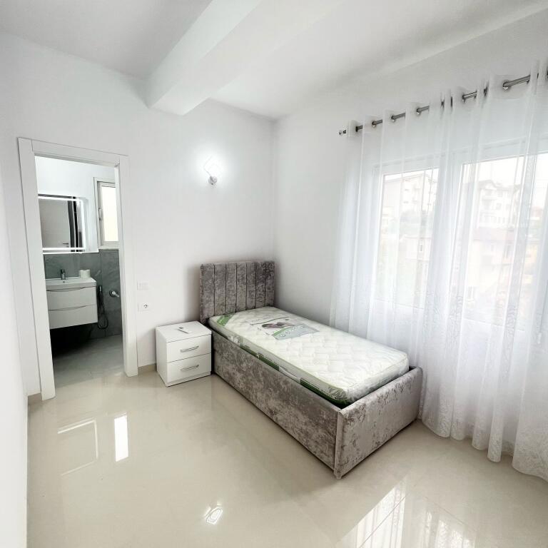 Apartament 2+1 për qira në Sauk