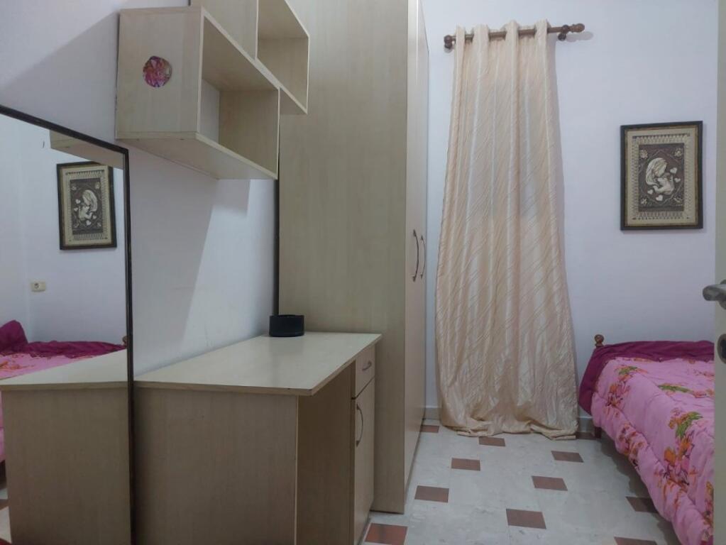 Një apartament 3+1 jepet me qera tek Pazari Ri