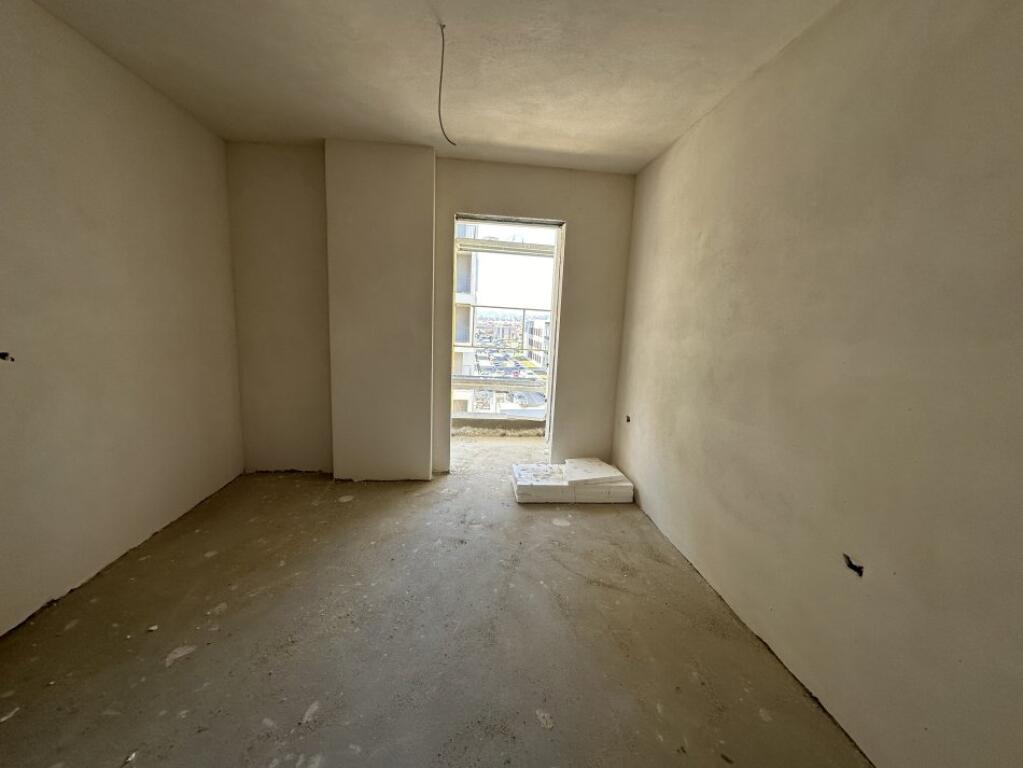 Shitet apartament 2+1+2+post parkimi tek Univers City