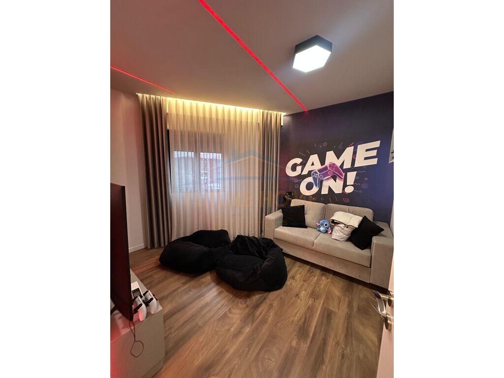In vendita, Appartamento 3+1+2, Residenza Oasis, Tirana