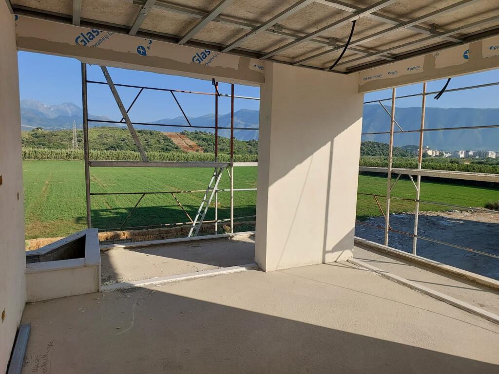  FOR SALE: 1-Bedroom Apartment in Radhimë (🍹Palm Resort) ⛱️Beachfront with Stunning Orikum Bay View – Floor 3 – Price: €161,650
