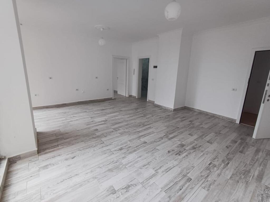 Okazion!!!! Shiten 3 apartamente ne Astir (2 apartamente 1+1 dhe nje apartament 2+1) + post parkimi 30 m2