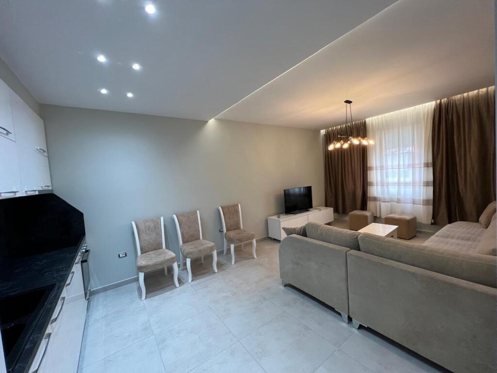 Shitet apartament 2+1+parkim tek Green City.