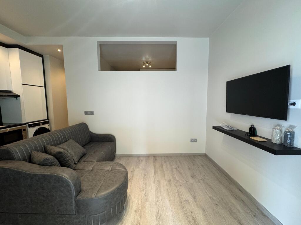 Qira, Apartament 1+1 Liqeni i Thatë, Tiranë.