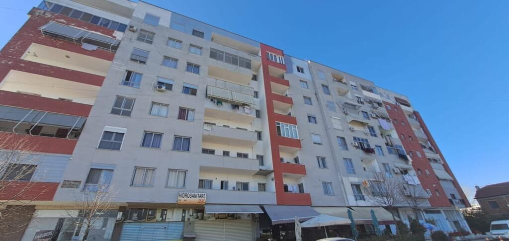 Shitet apartament 1+1 Bulevardi Kashar