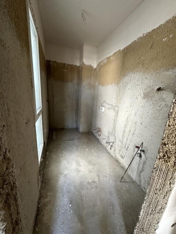 Shitet apartament 2+1+2+post parkimi tek Univers City