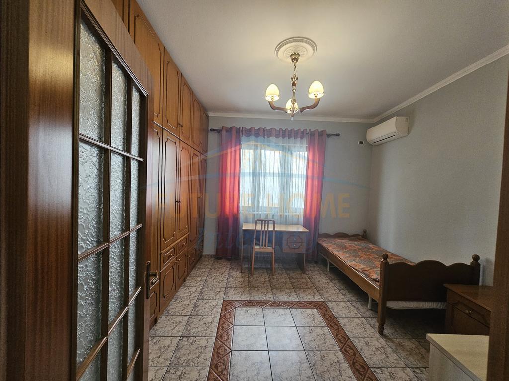 Rent, Apartment 3+1+2, Former Electric Market, Tirana.